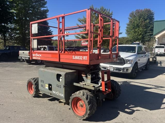 Image of Sky Jack SJ6832RT equipment image 2