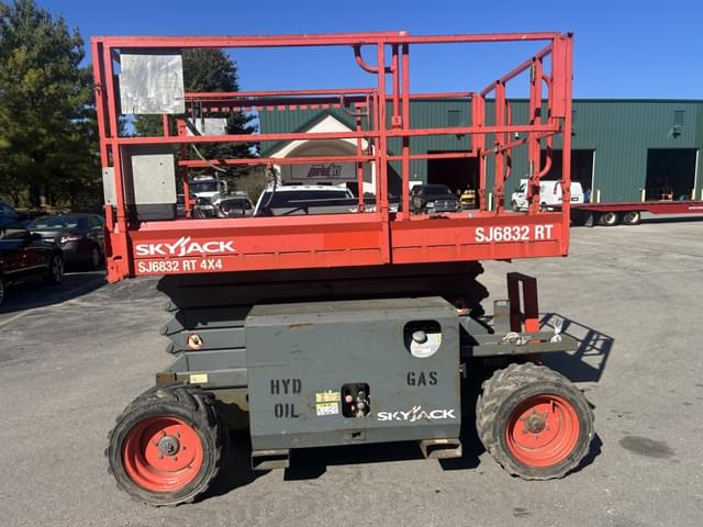 Image of Sky Jack SJ6832RT equipment image 1