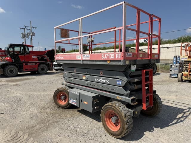 Image of Sky Jack SJ7135RT equipment image 1