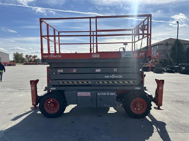 Image of Sky Jack SJ7135RT equipment image 4