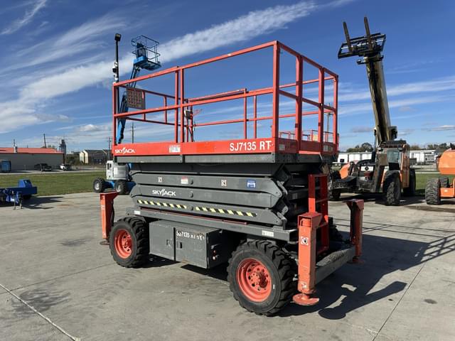 Image of Sky Jack SJ7135RT equipment image 1