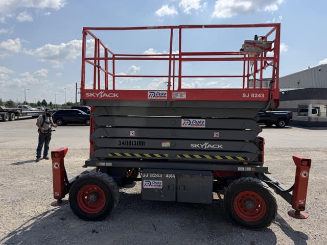 Image of Sky Jack SJ8243RT equipment image 4