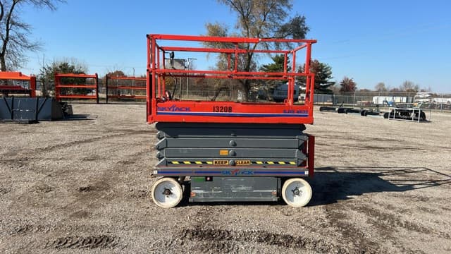 Image of Sky Jack SJ4632 equipment image 1