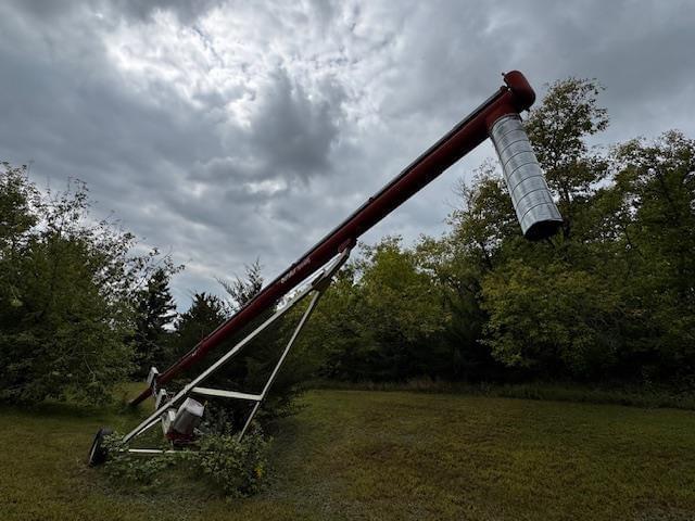 Image of Buhler Farm King 846 equipment image 1