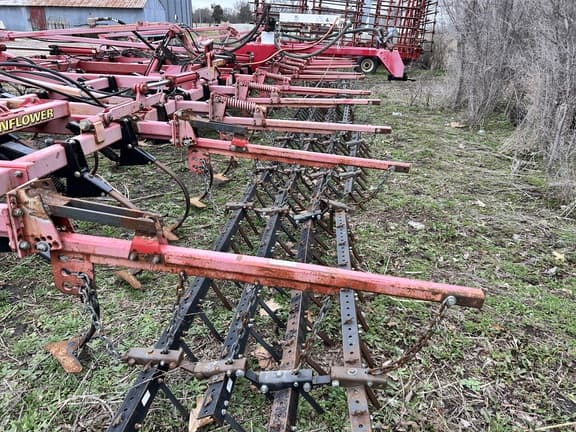 Image of Sunflower 5135-42 equipment image 4