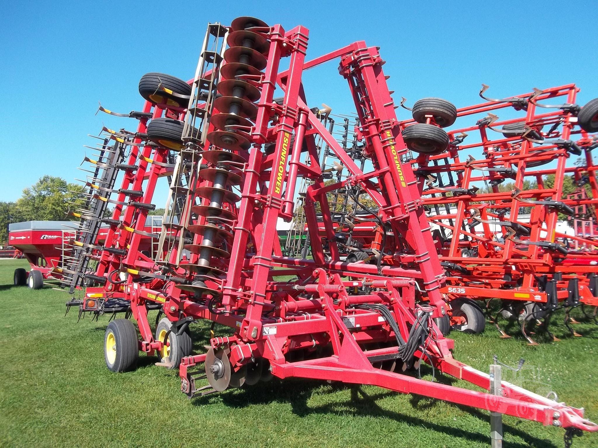 2008 Sunflower 6333-28 Equipment Image0