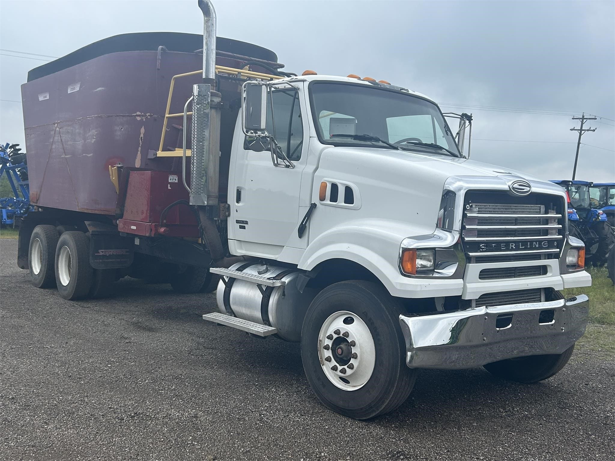 2008 Supreme 1200T Equipment Image0