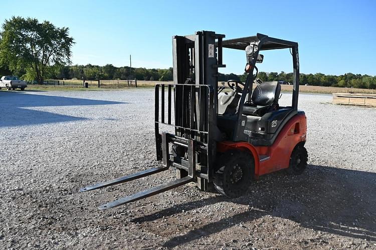 2008 Tailift 25 Equipment Image0