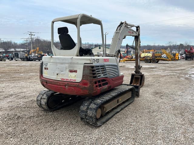 Image of Takeuchi TB250 equipment image 3