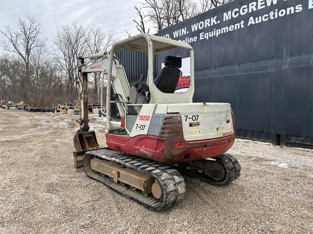 Image of Takeuchi TB250 equipment image 1