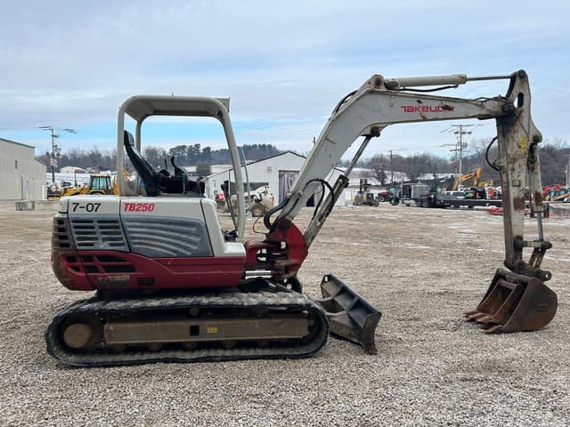 Image of Takeuchi TB250 equipment image 4