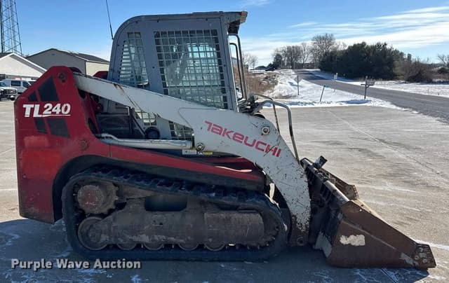 Image of Takeuchi TL240  equipment image 3