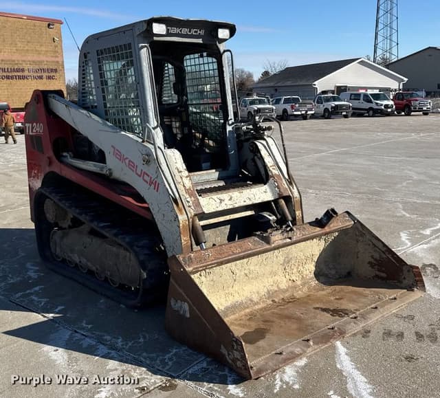 Image of Takeuchi TL240  equipment image 2
