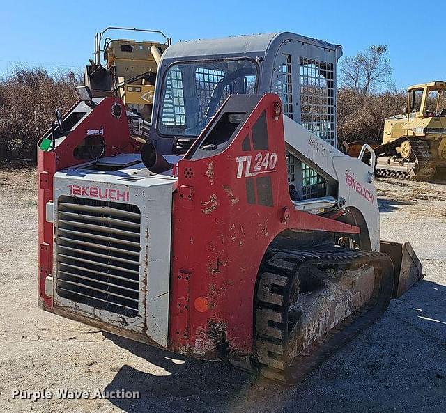 Image of Takeuchi TL240  equipment image 4