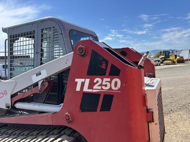 Image of Takeuchi TL250 equipment image 3