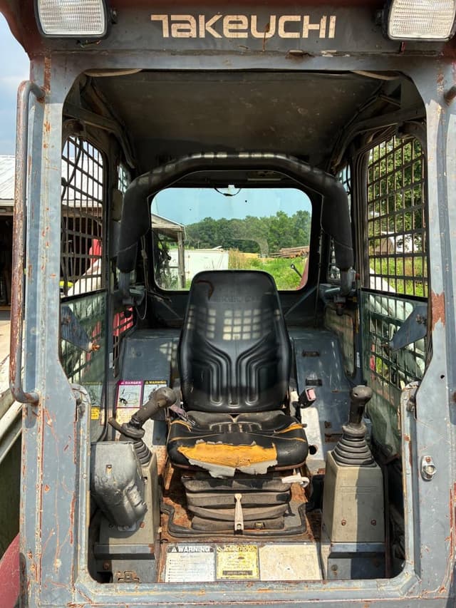 Image of Takeuchi TL250 equipment image 4