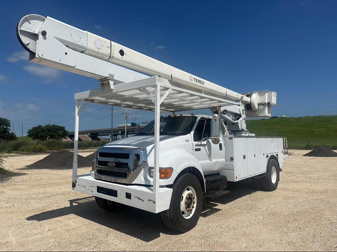 Image of Ford F-750 Primary image