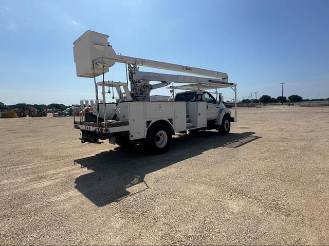 Image of Ford F-750 equipment image 4