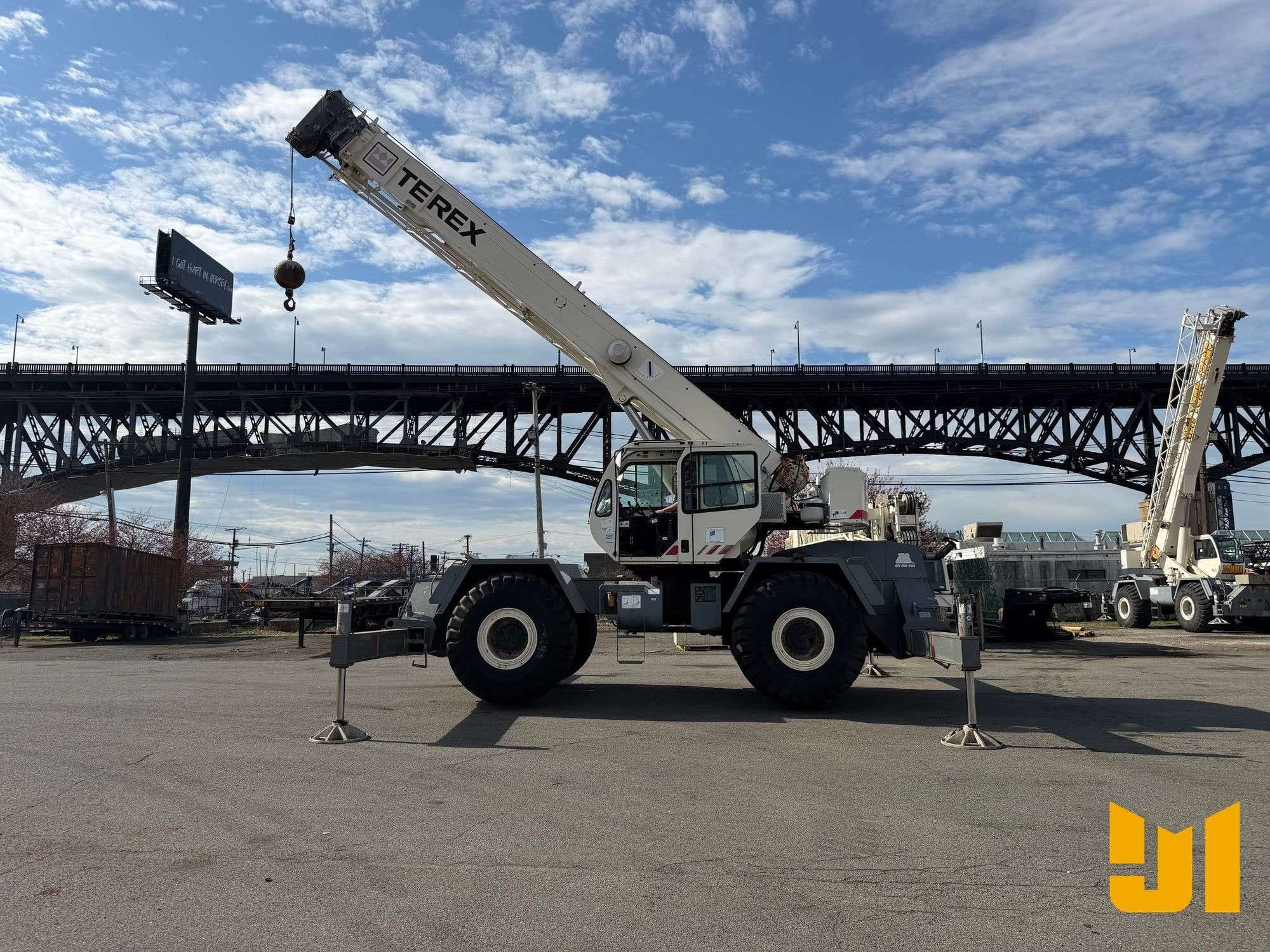 2008 Terex RT335 Equipment Image0