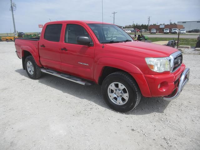 Image of Toyota Tacoma equipment image 4