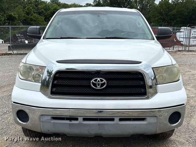 Image of Toyota Tundra equipment image 1