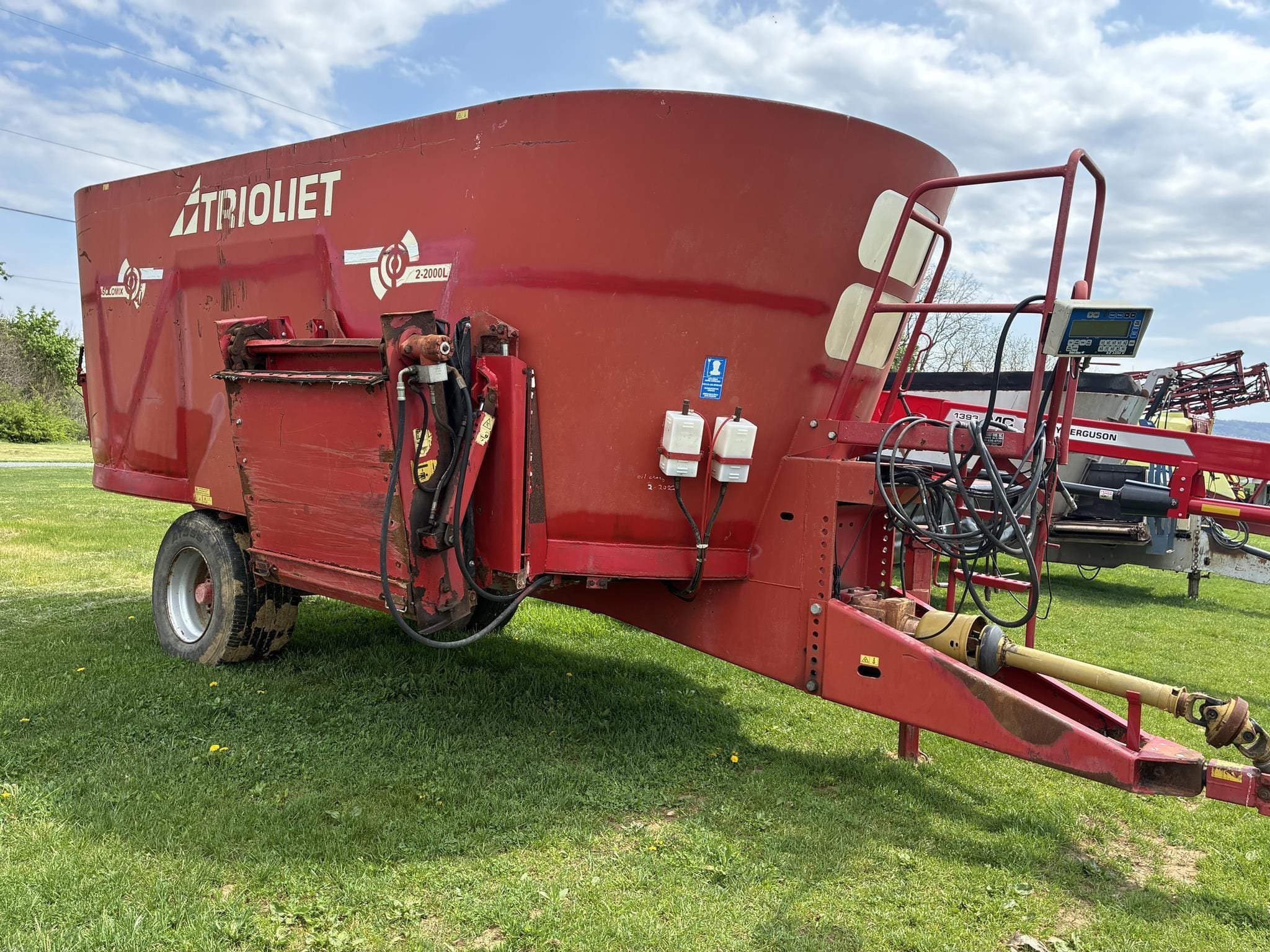 2008 Trioliet Solomix 2-2000 Equipment Image0