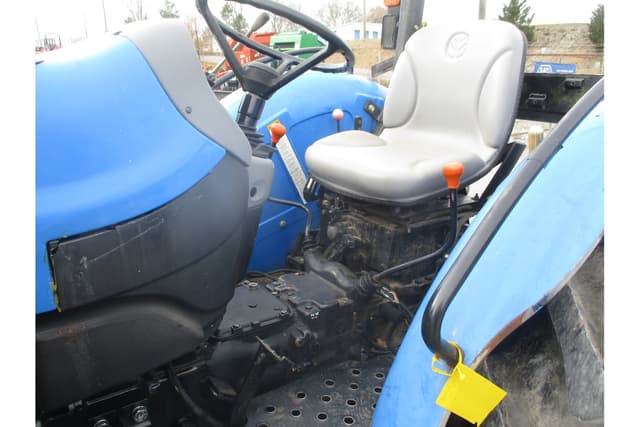 Image of New Holland TT60A equipment image 4