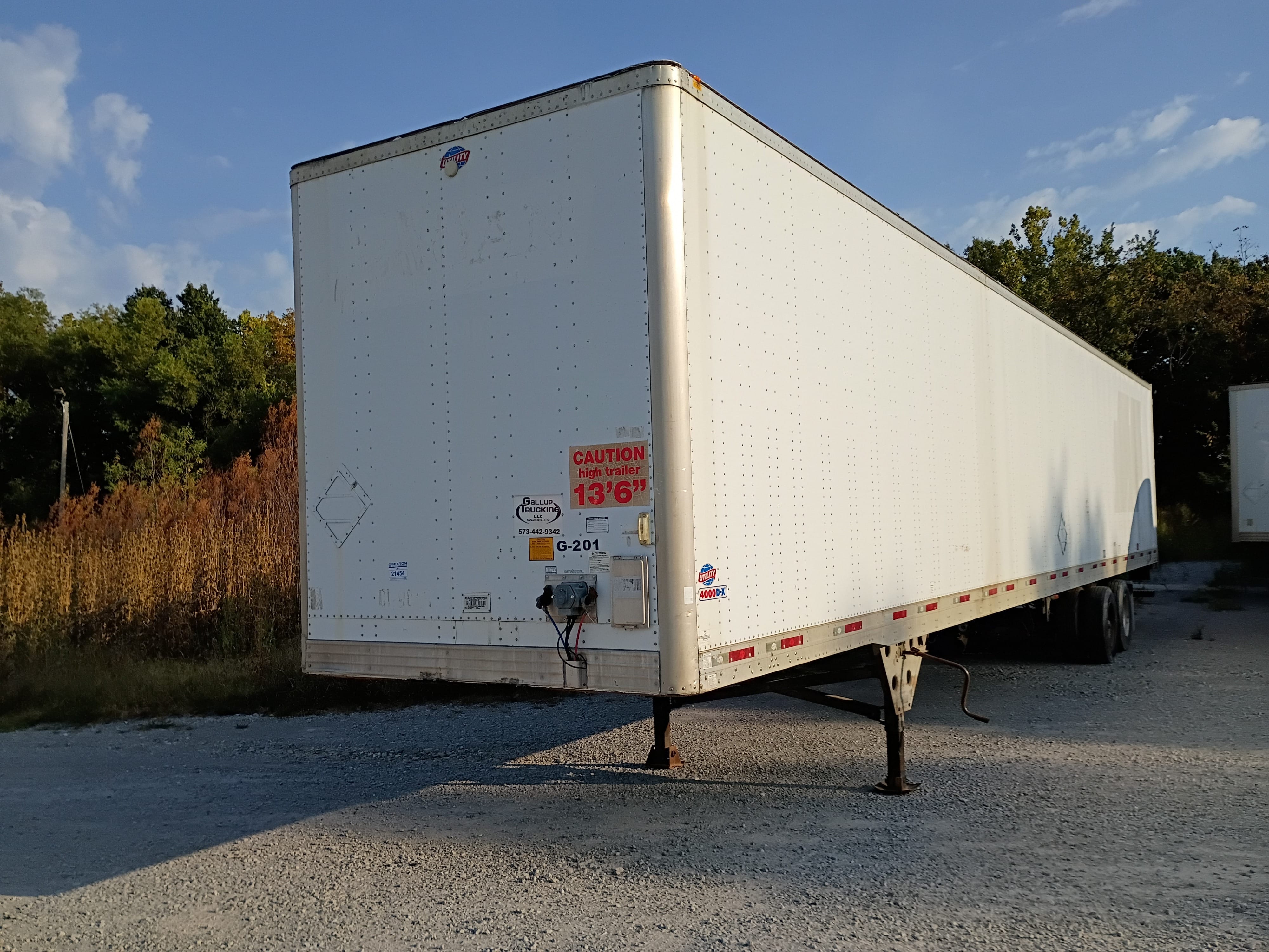 2008 Utility 4000 D-X Equipment Image0