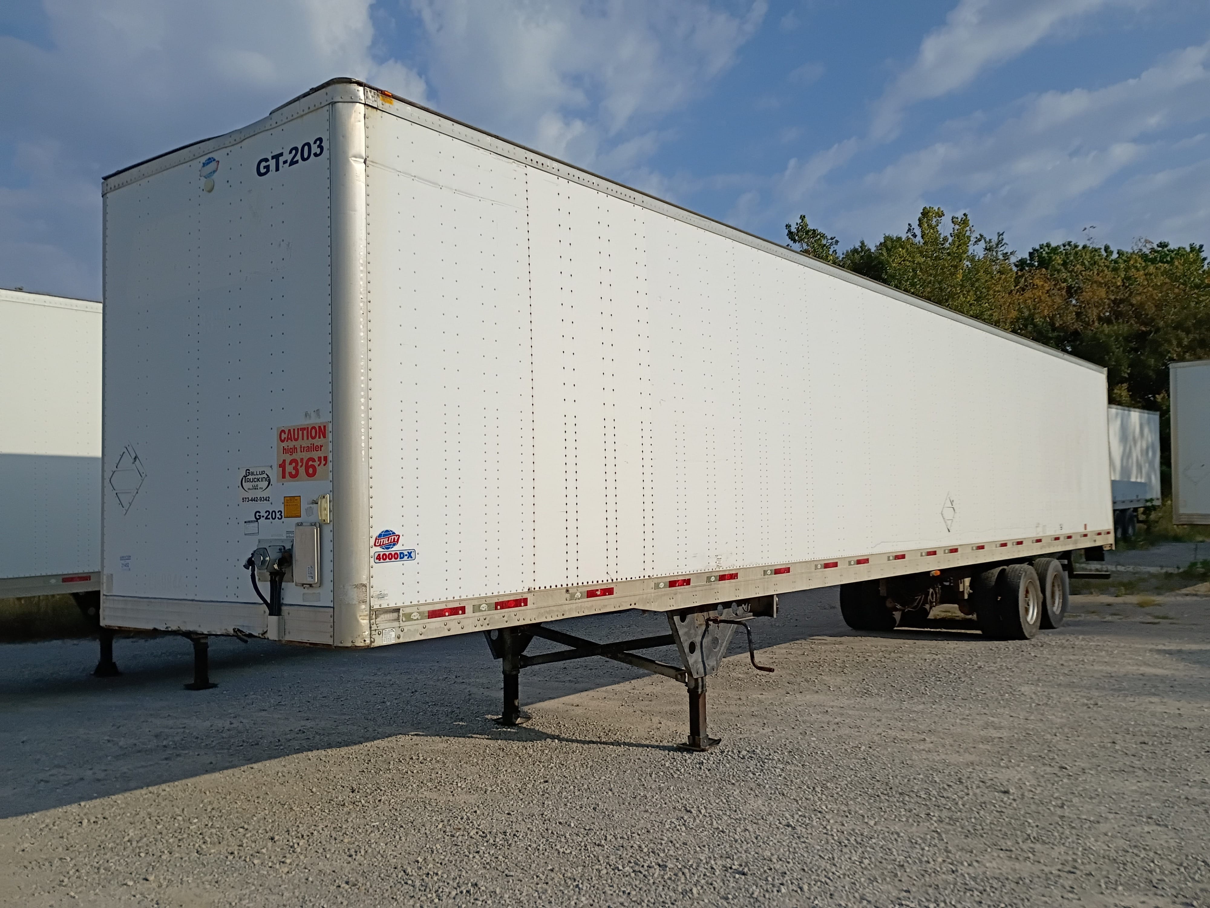 2008 Utility 4000 D-X Equipment Image0