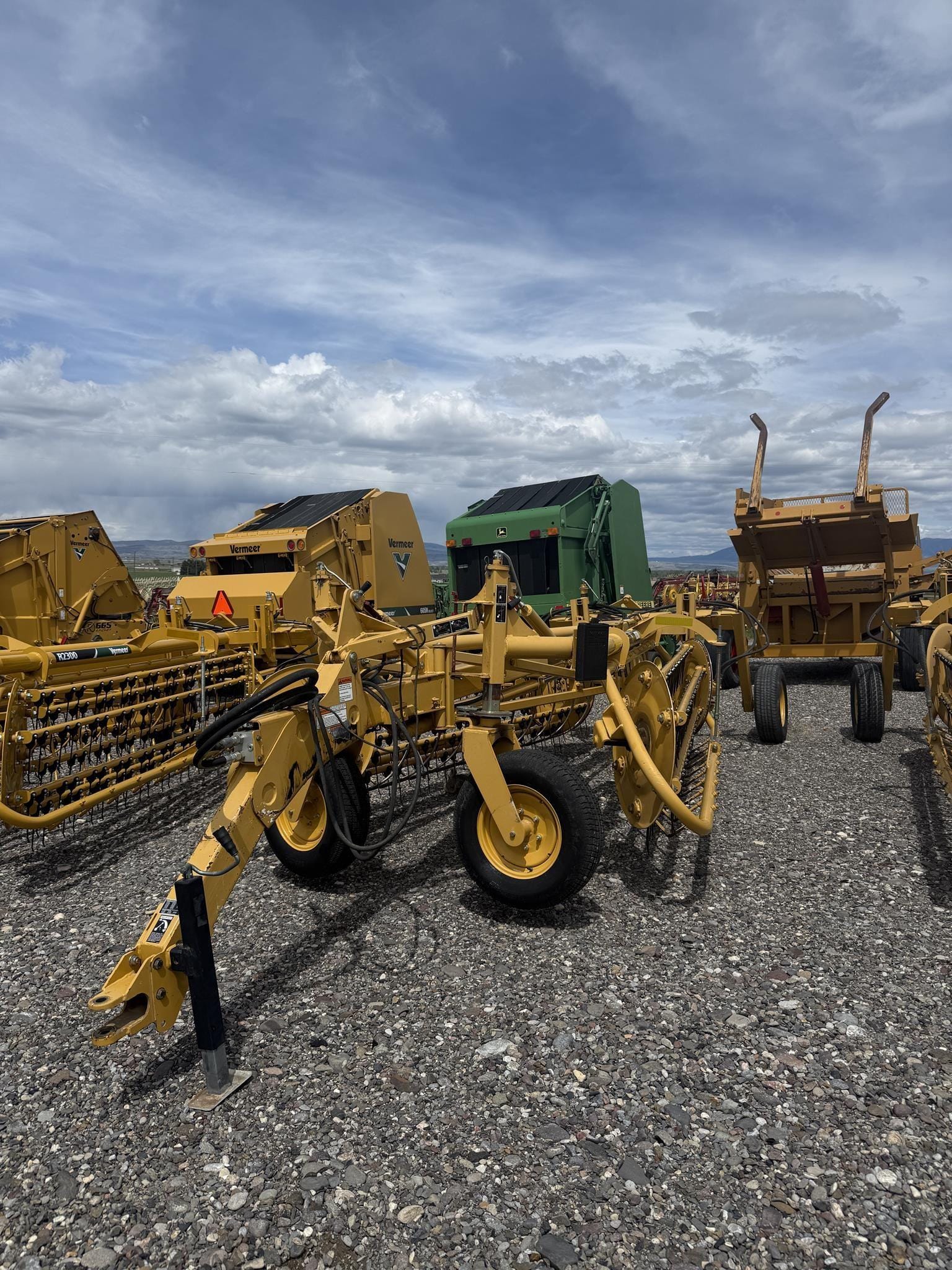 2008 Vermeer R2300 Equipment Image0