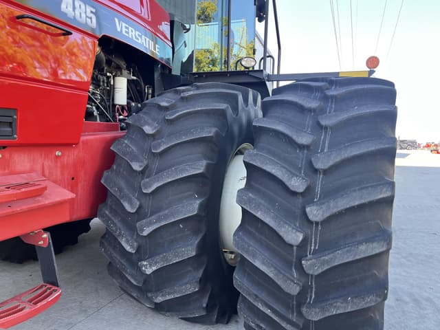 Image of Versatile 485 equipment image 2