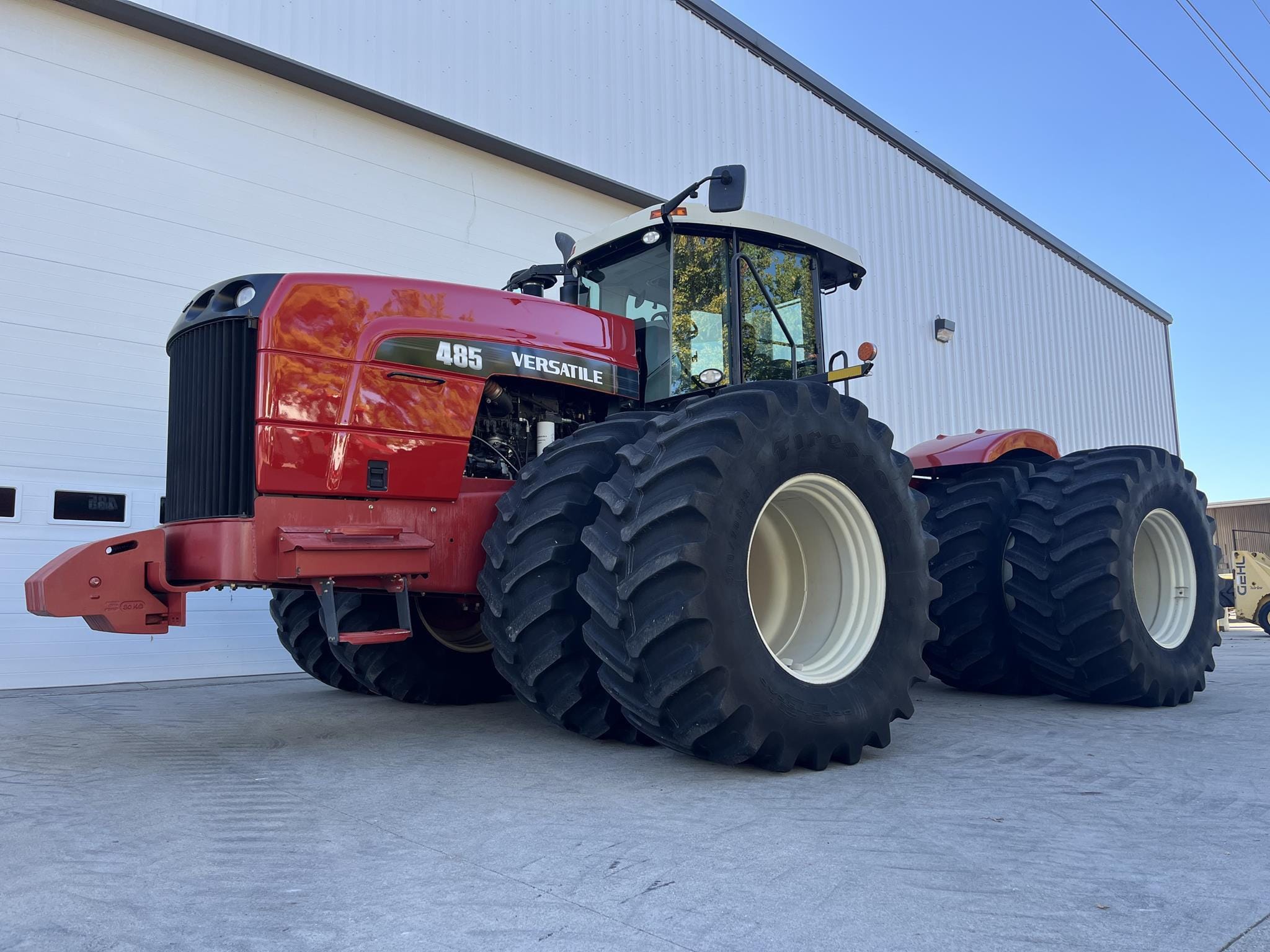 2008 Versatile 485 Equipment Image0