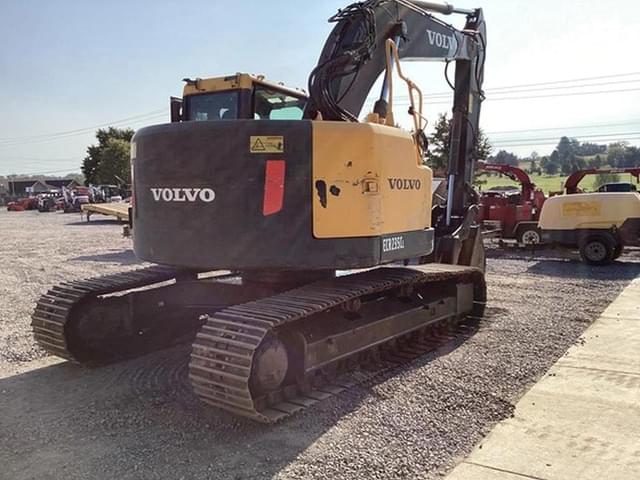Image of Volvo ECR235CL equipment image 3