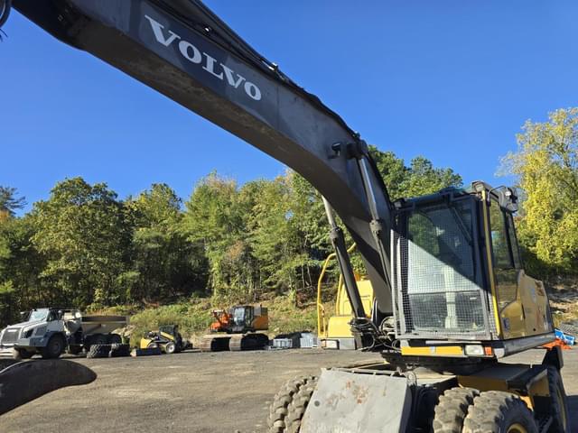 Image of Volvo EW180C equipment image 4