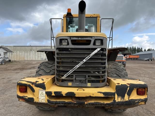 Image of Volvo L110E equipment image 3