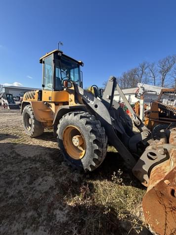 Main image Volvo L45B