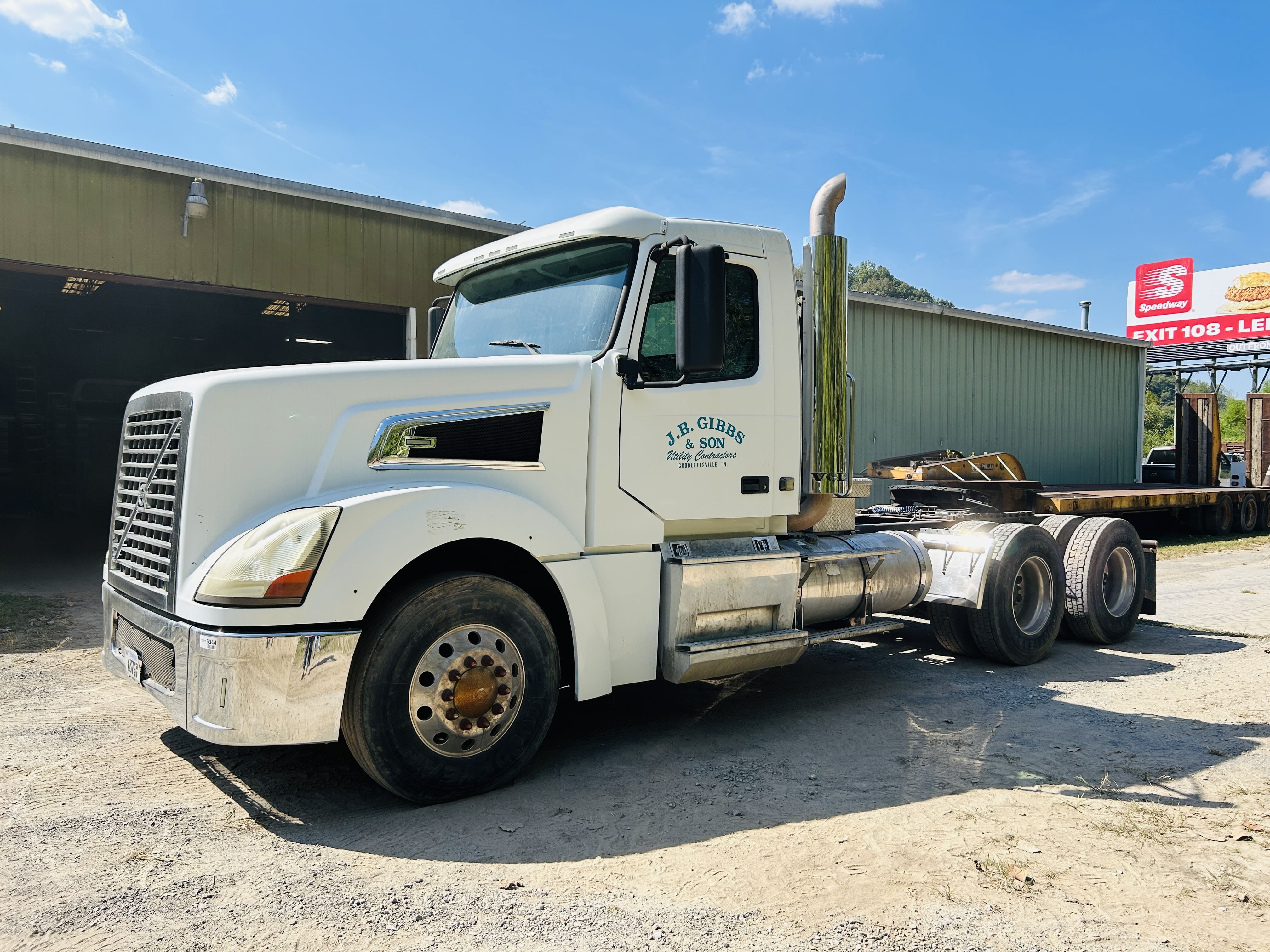 2008 Volvo VT Equipment Image0