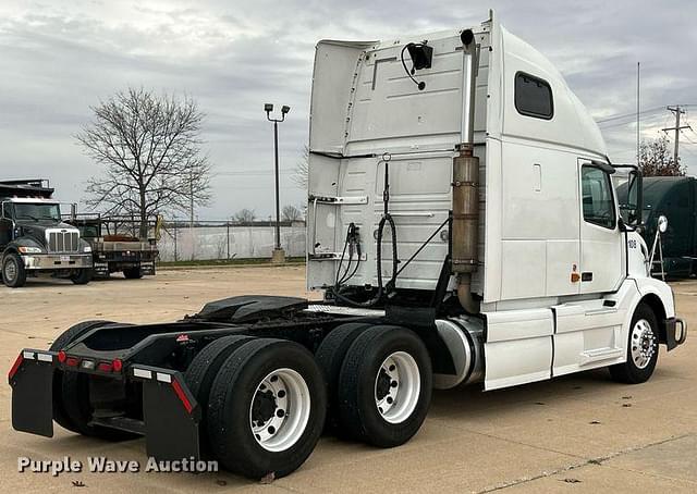 Image of Volvo VNL equipment image 4