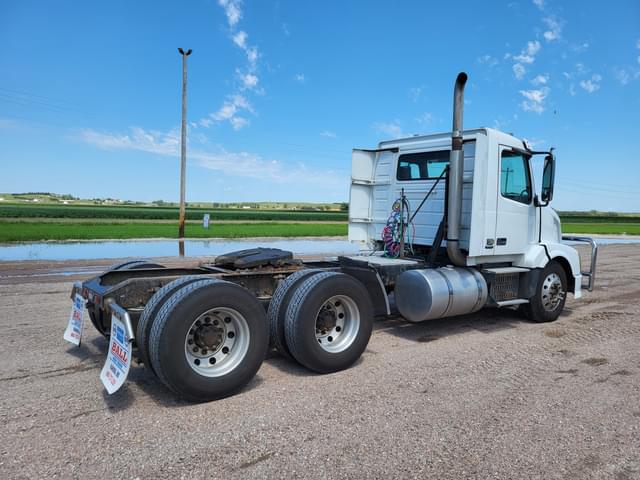Image of Volvo VNL equipment image 2