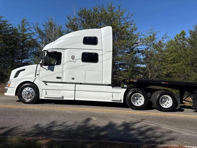 Image of Volvo VNL equipment image 1