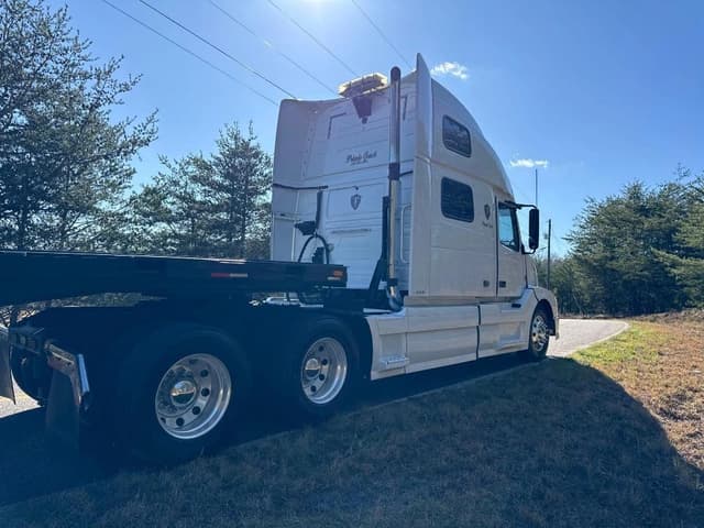 Image of Volvo VNL equipment image 4