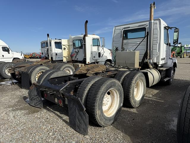 Image of Volvo VNL equipment image 3