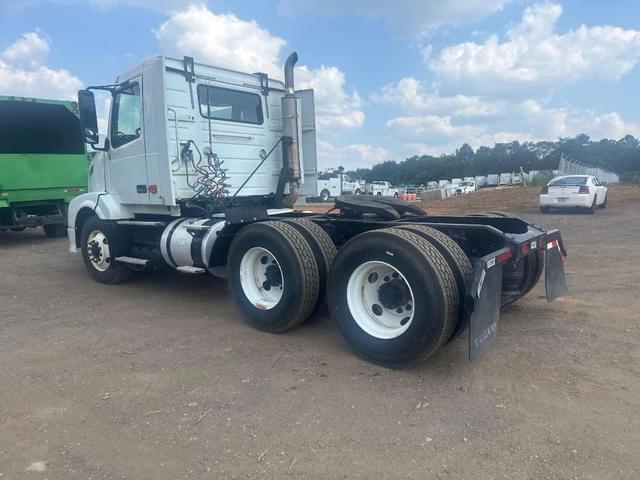 Image of Volvo VNL equipment image 4