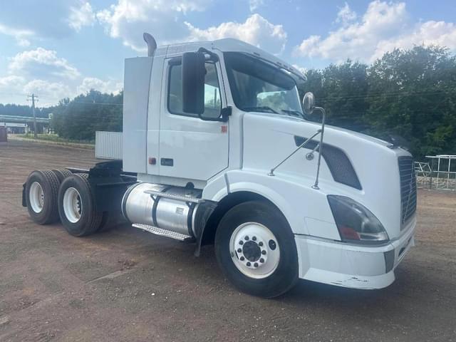 Image of Volvo VNL equipment image 1