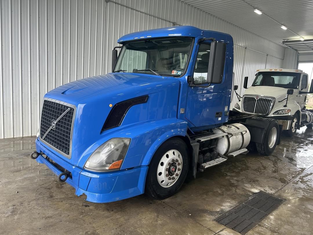 Image of Volvo VNL42T300 Primary image
