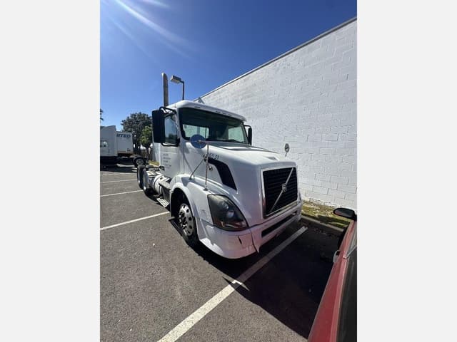 Image of Volvo VNL64T300 equipment image 1