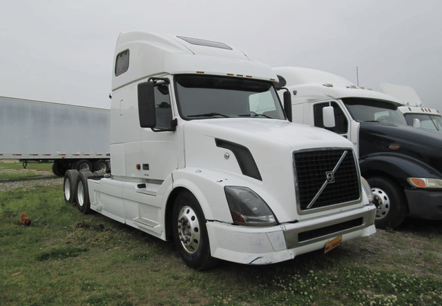 Image of Volvo VNL64T670 equipment image 1