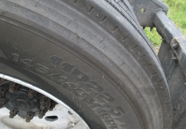 Image of Volvo VNL64T670 equipment image 4