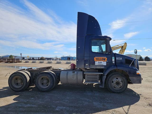 Image of Volvo VNM equipment image 4