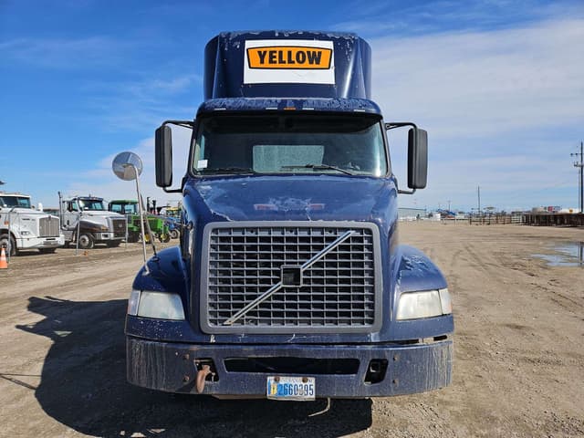 Image of Volvo VNM equipment image 2